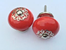 Rode kastknoppen, Kastknop rood met unieke kroon aan voorzijde