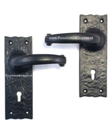 Smeedijzeren deurkruk Castle Wave met sleutelgat, tijdloze deurkruk  150mm