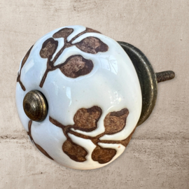 Authentischer Schrankknopf mit Relief, weiß mit braun. Zeitloser Good in Style Schrankknauf