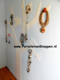 Klantfoto Ingrids Sieradenboom met porseleinen knoppen