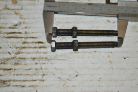 Ariel ketting spanners in de achterbrug