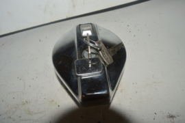 Benzinedop chroom met slot/sleutel