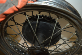 Ariel achterwiel/oud model naaf/ 16 inch velg