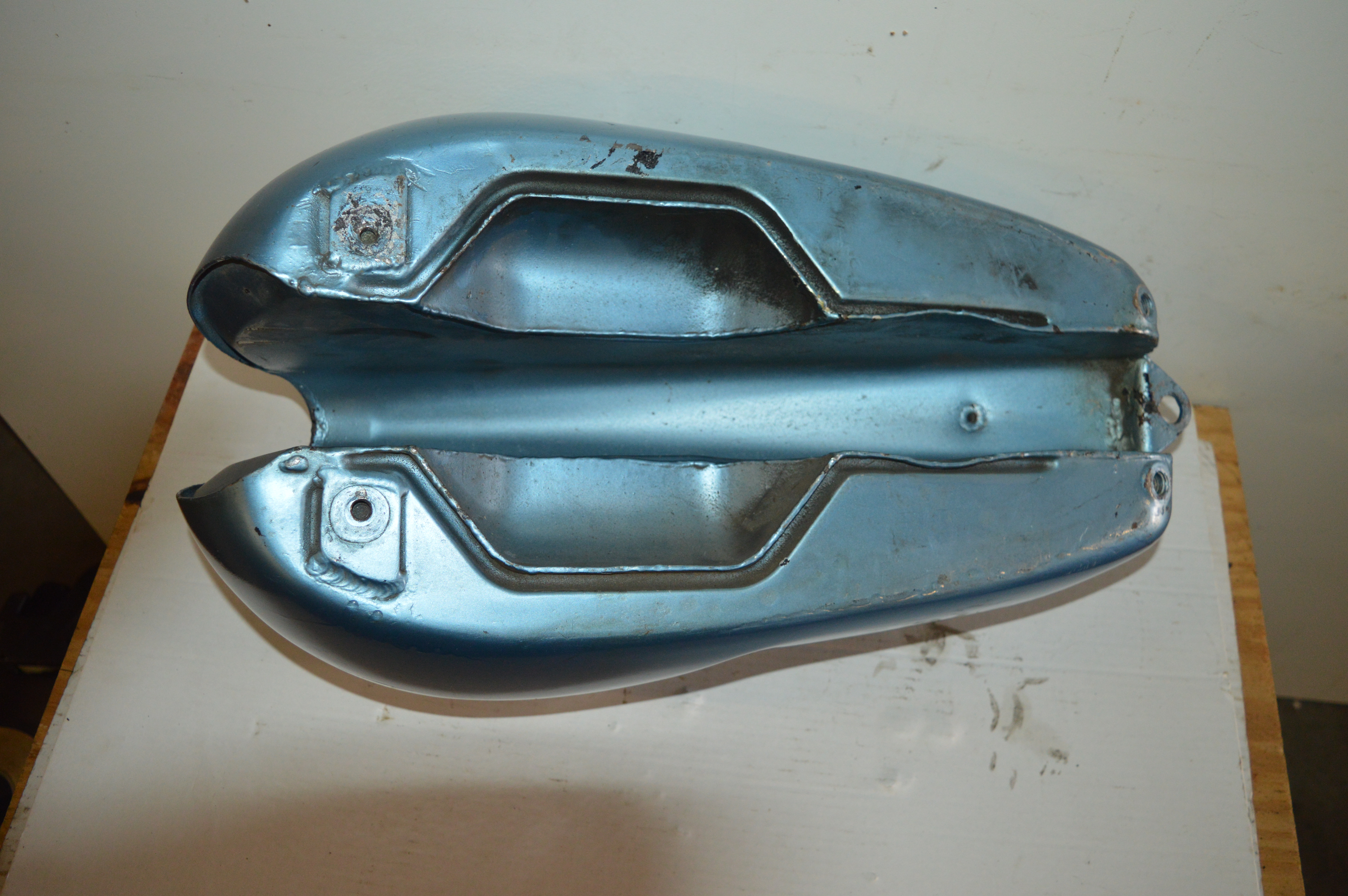 Triumph Saint benzinetank(bovenzijde plamuur)