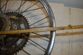 Mobylette/EEG achter wiel 28 spaken