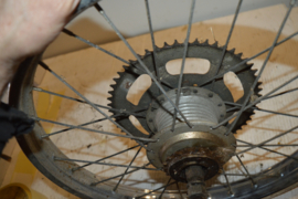 Mobylette/EEG achter wiel 28 spaken