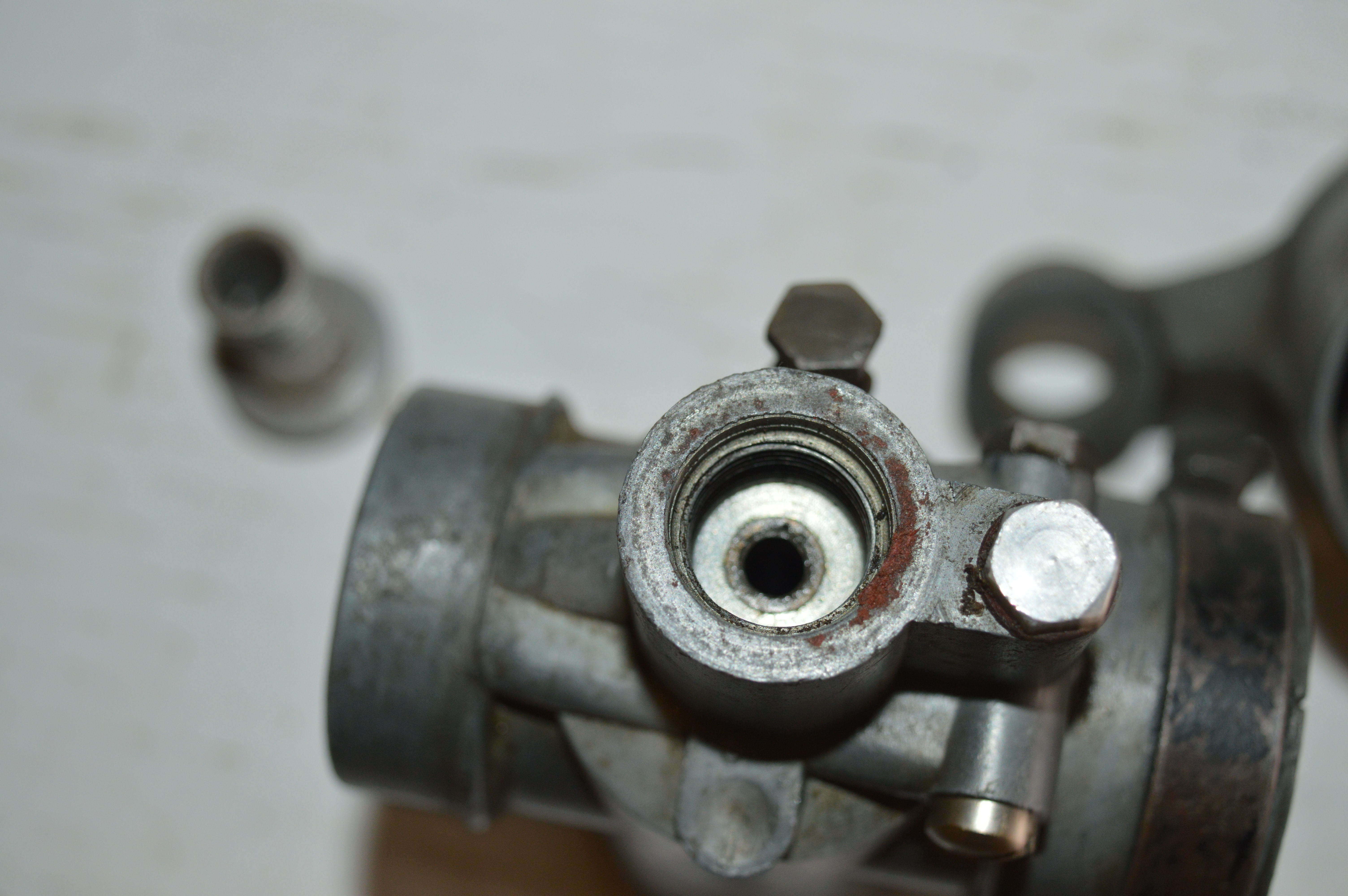 Bing carburateur 1/30/1 huis incompleet