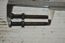 Ariel ketting spanners in de achterbrug