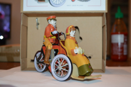 Blik Speelgoed Motor met dame voor op driewieler