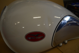 Moto Guzzi Benzinetank minuscuul deukje