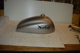 Norton Benzinetank wide line/binnenzijde slechte staat