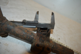 Zijspan klem/buis/bout lengte 26cm/breed 10cm/buis33mm/gat 39mm