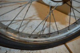 Mobylette/EEG 2 1/4x17 inch 28 spaken