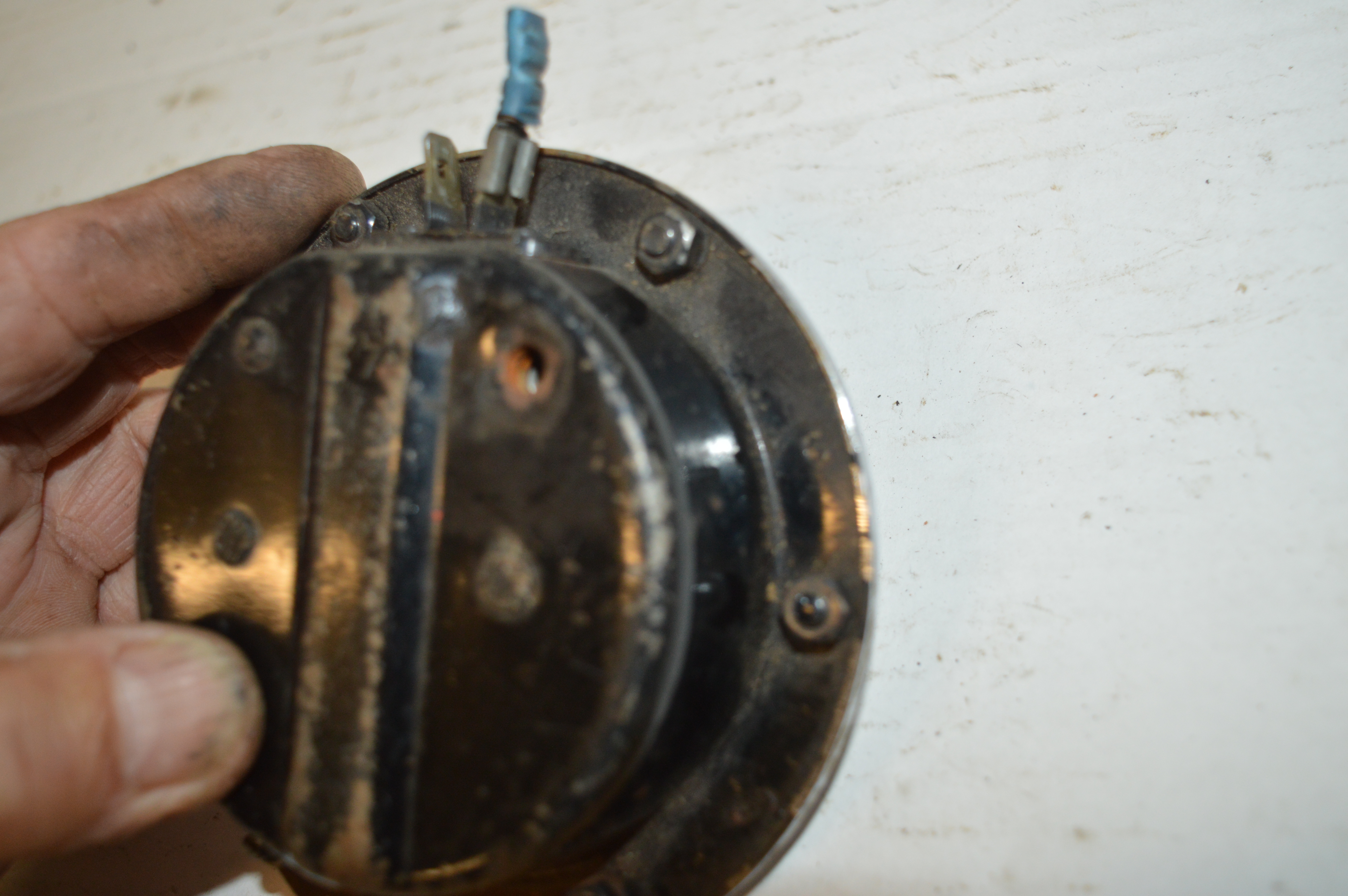 Toeter 372/6/voltage ?/werkt niet