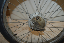 Mobylette/EEG 2 1/4x17 inch 28 spaken