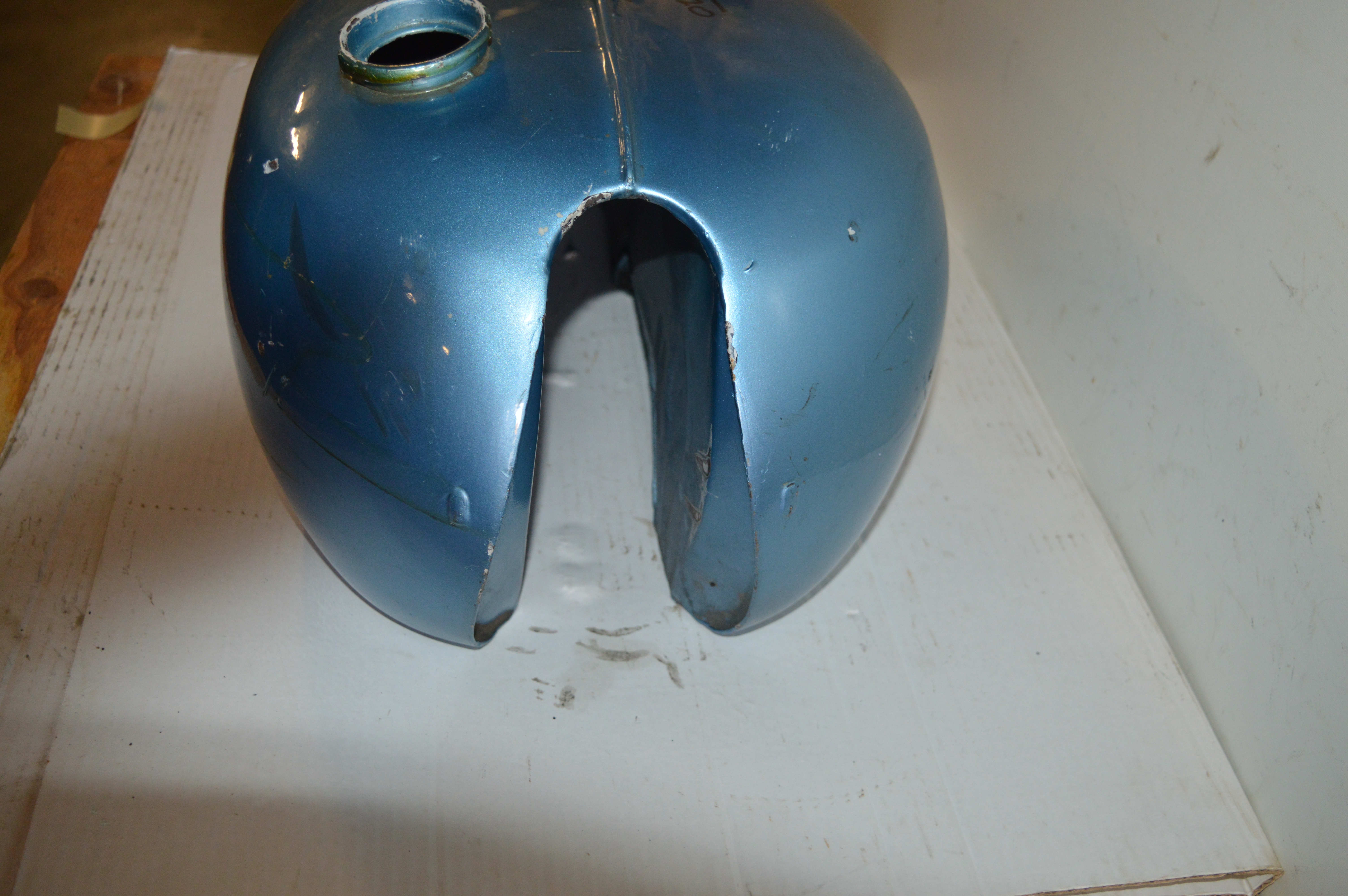 Triumph Saint benzinetank(bovenzijde plamuur)