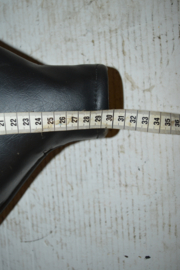 Zadel breed 31/lengte 30/met veren/kunststof