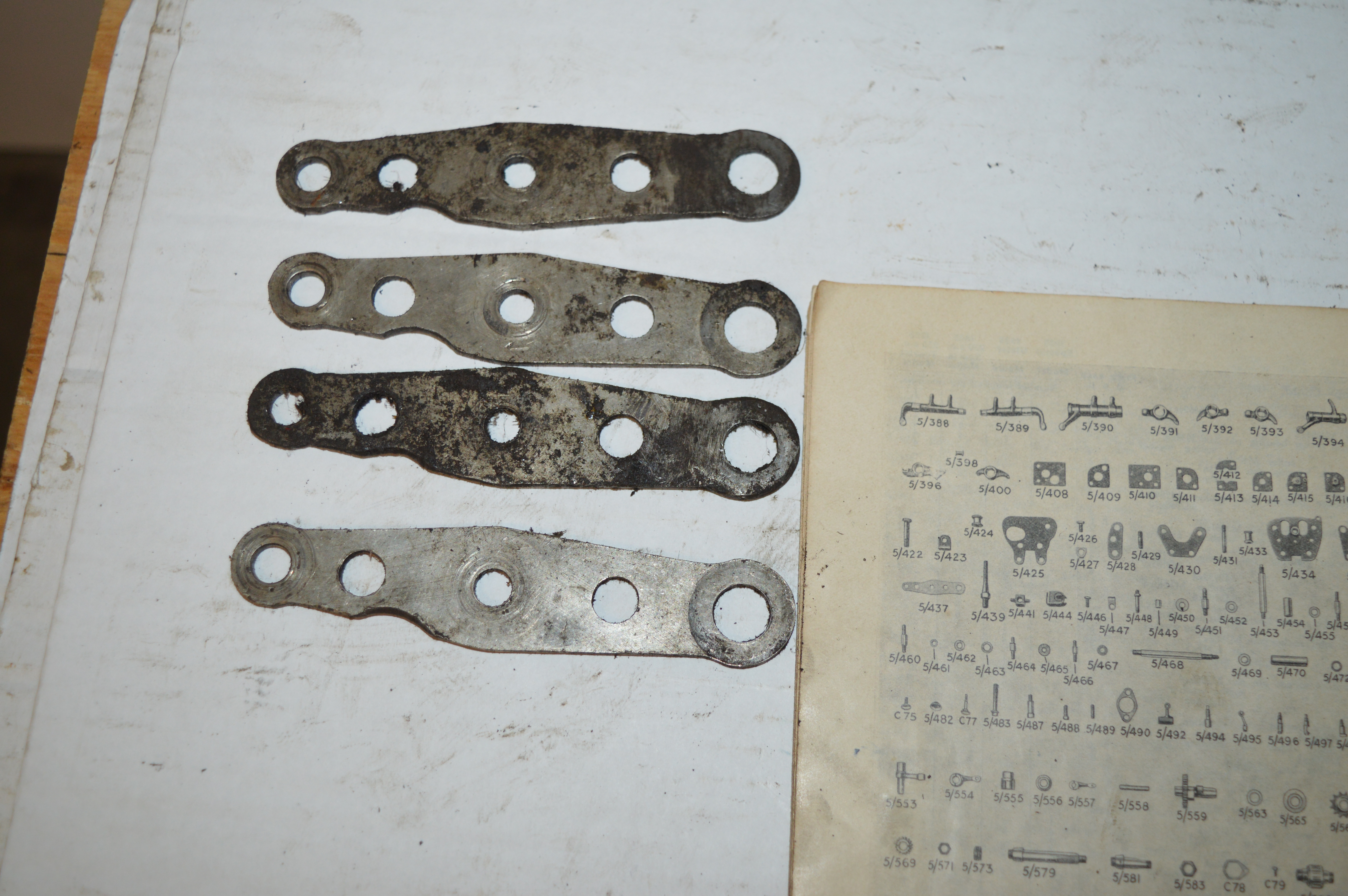 Rudge 5/437 RH/LH rocker plate