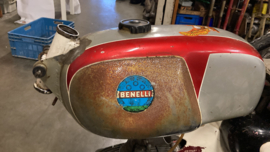 Benelli benzinetank kracht ei