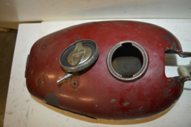 Adler Benzinetank/dop