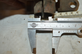 Zijspan klem/bout lengte 9cm/gat 26mm