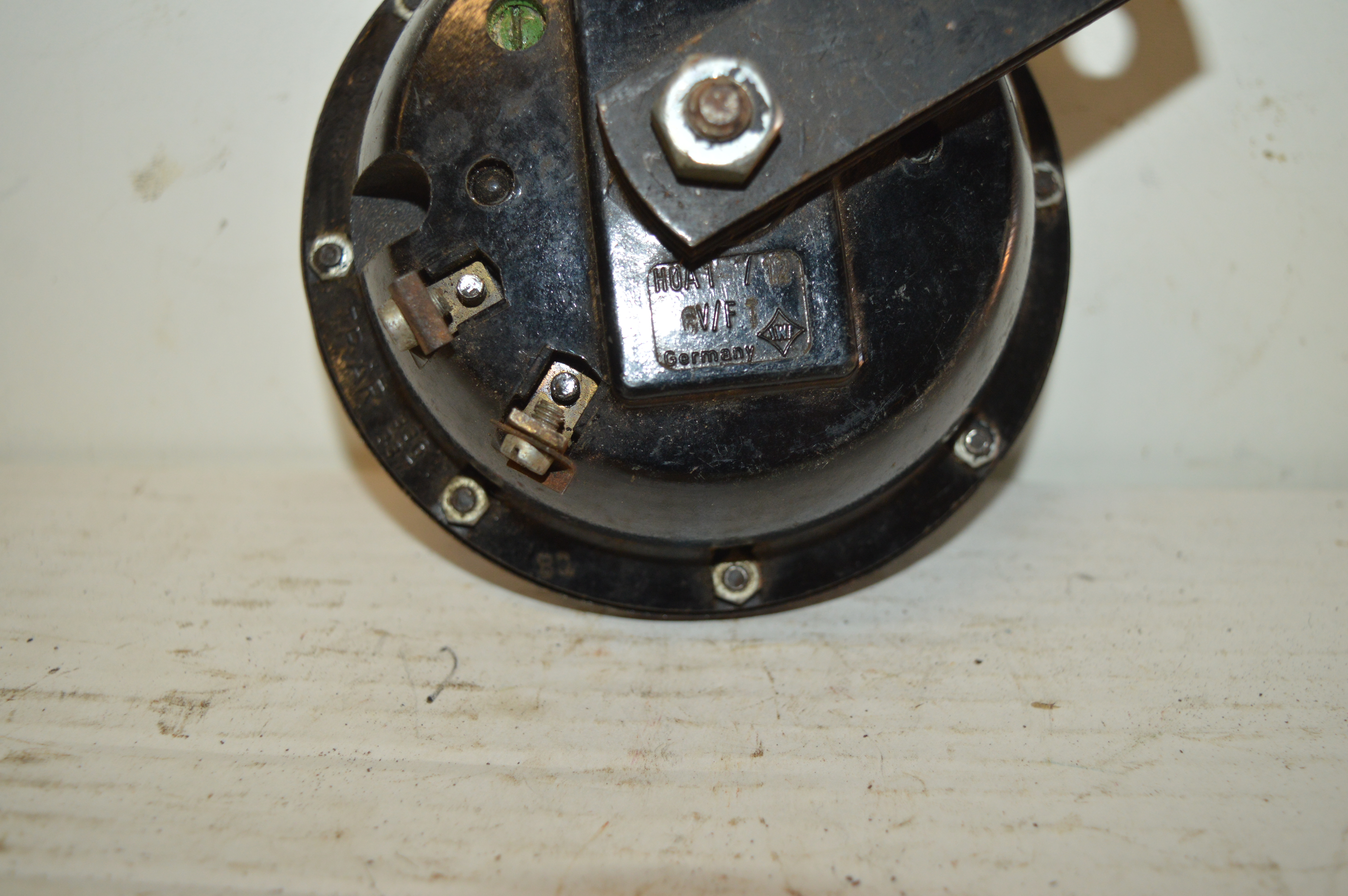 IWF HOA 1/12 volt werkt niet