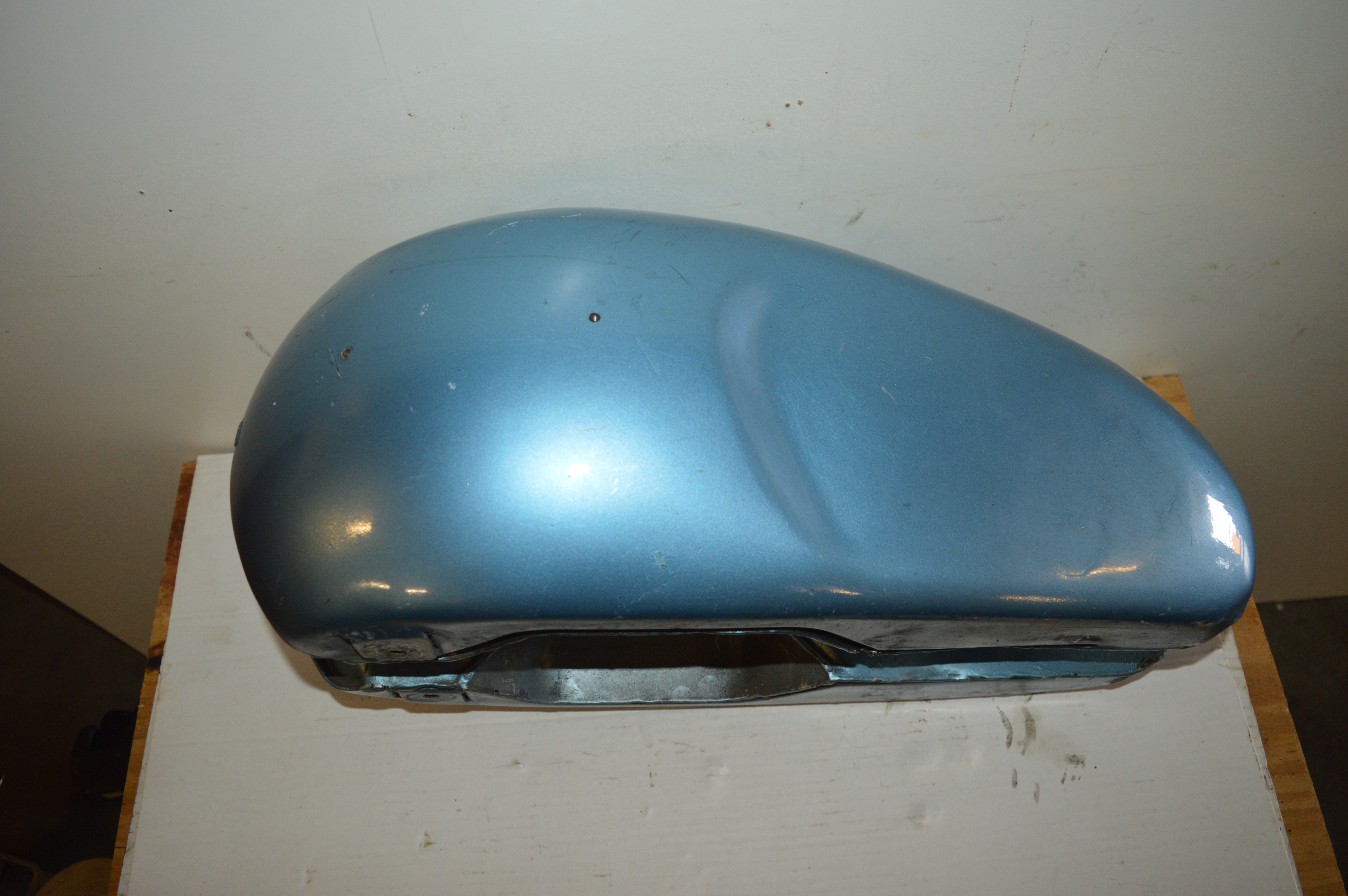 Triumph Saint benzinetank(bovenzijde plamuur)