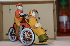 Blik Speelgoed Motor met dame voor op driewieler