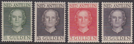 NVPH  230-233 Koningin Juliana ''en face'' Ongebruikt cataloguswaarde: 425.00
