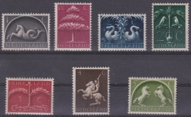 NVPH  405-411 Germaanse Symbolen 1943 Postfris cataloguswaarde: 1,40  