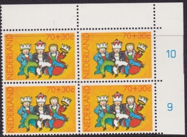 Plaatfout  1298 PM2  Postfris  in blok van 4 Cataloguswaarde 16.00  E-5437