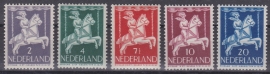 NVPH  469-473 Kinderzegels  1946 Postfris cataloguswaarde: 3,00  