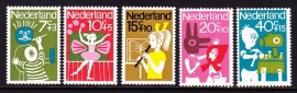 NVPH  830/834 Kinderzegels Postfris