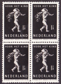 NVPH 327 Kinderzegel 1939 in blok van 4 Postfris