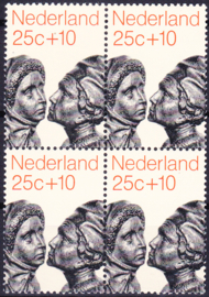 Plaatfout  987 PM  Postfris in blok van 4 Cataloguswaarde 38.00