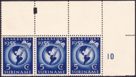 Plaatfout Suriname 323 PM  in strip Postfris Cataloguswaarde 15,00