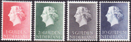 NVPH  637-640 Koningin Juliana ('en profil') 1954/1957 Postfris cataloguswaarde: 28,00