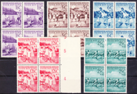 NVPH  234-238 Kinderpostzegels 1951 in blokken van 4 Postfris cataloguswaarde: 240,00