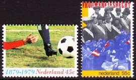 NVPH  1182-1183  100 jaar voetbal en vrouwenkiesrecht  Postfris