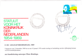 E101 Gesigneerd door Ontwerper: Pieter Brattinga met open klep