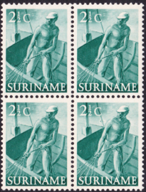 Suriname Plaatfout 298 P  postfris in blok van 4 Cataloguswaarde 18,00