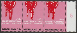 Plaatfout  976 PM2 Postfris in strip van 3 Cataloguswaarde 35,00