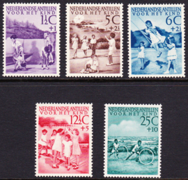 NVPH  234-238 Kinderpostzegels 1951 ''Kinderspelen'' Postfris cataloguswaarde: 60,00  
