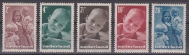 NVPH  495-499 Kinderzegels  1947 Postfris cataloguswaarde: 4,50  