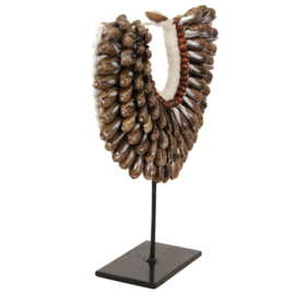 Schelpenketting op standaard