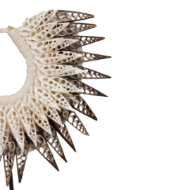 Schelpenketting op standaard