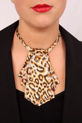 Jabot panterprint met strass Jabot panterprint met strass