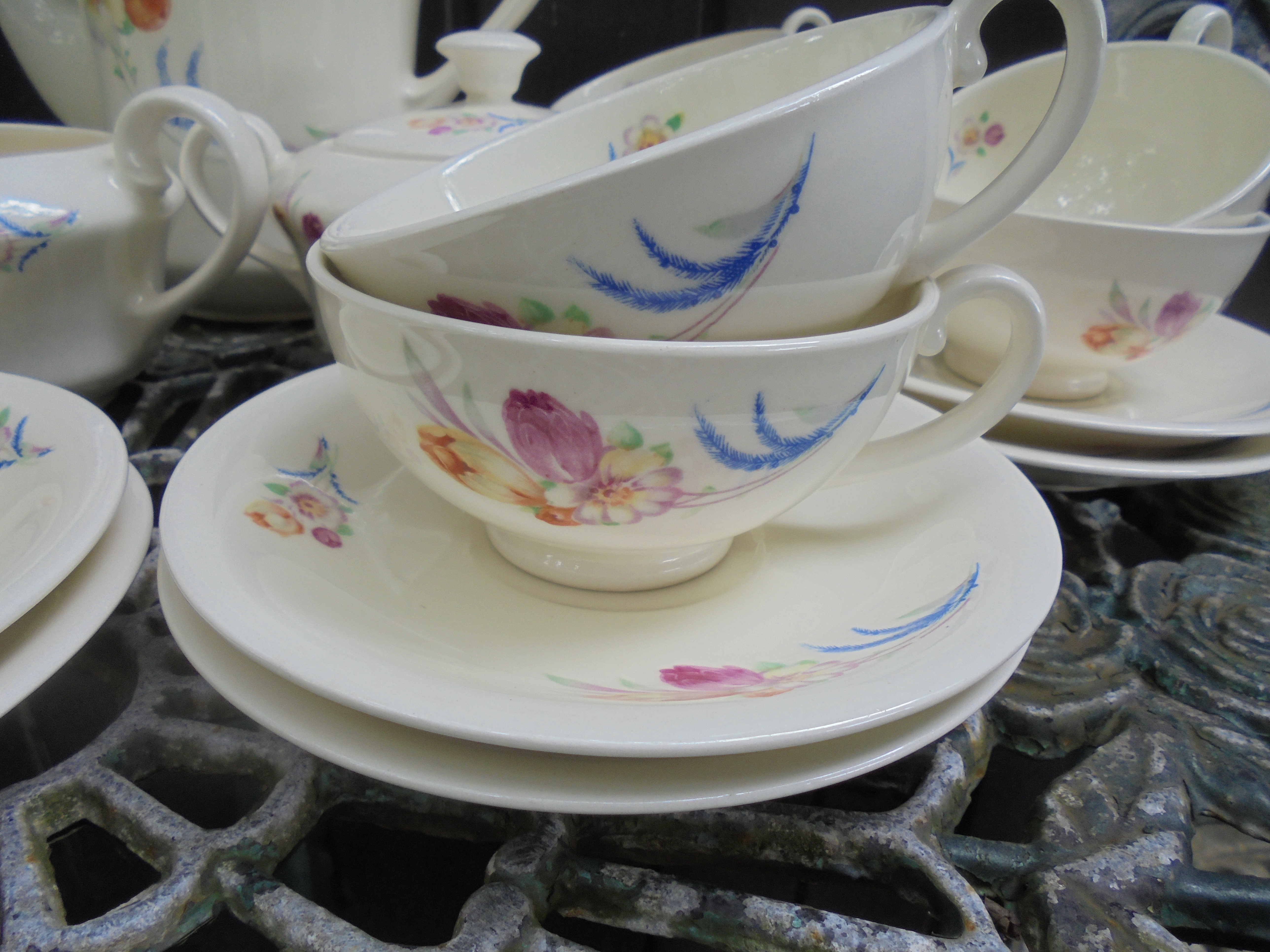 Koffie / Theeservies MOSA met bloemboeket met oa. roze en gele tulp