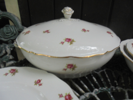 Soepterrine Seltmann Weiden Bavaria "Rose" met roze roosjes en roosknop het deksel