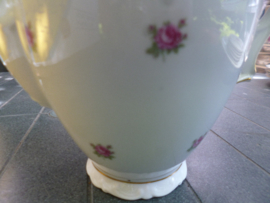 Koffiepot Kahla met sierlijk / barok randje met roze roosjes